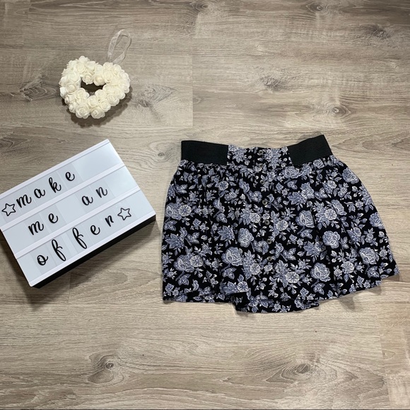 American Eagle Outfitters Dresses & Skirts - AEO women’s floral print skirt